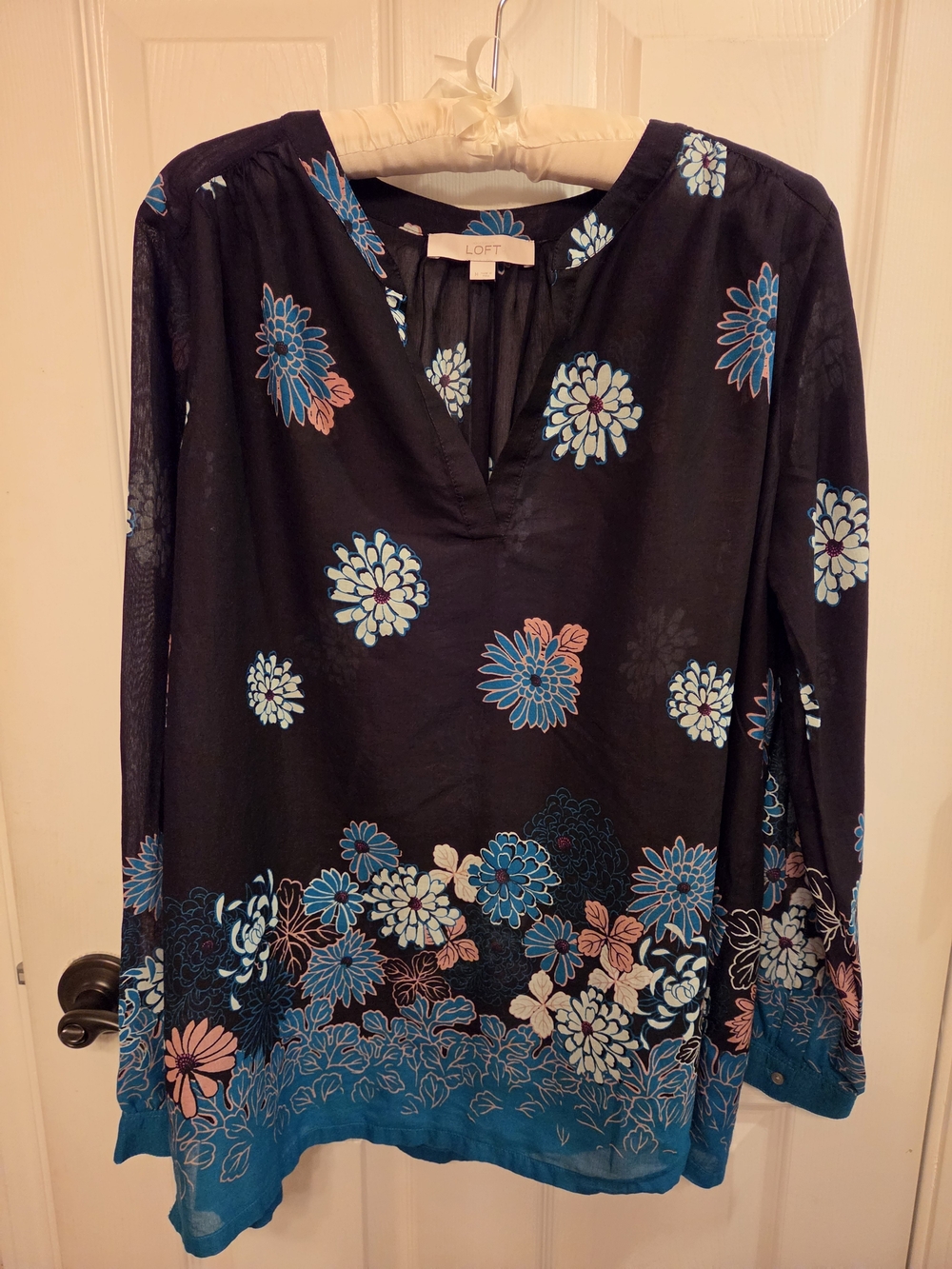 LOFT Black Floral V-Neck Long-Sleeve Tunic Blouse